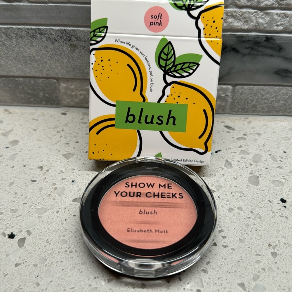 New in box Elizabeth Mott Show me Your Cheeks soft pink